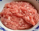 รูปขั้นตอนการทำที่ 1 ของ หมูก้อนทอด