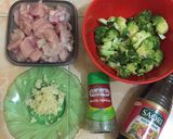 Foto langkah ke 1 dari resep Ayam Brokoli Saus Tiram.