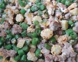 รูปขั้นตอนการทำที่ 2 ของ ถั่วฝักยาวข้าวโพดอ่อนผัดหมูสับใส่ไข่