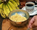 Foto langkah ke 2 dari resep Banana Brownies No Mixer.