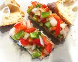 Foto del paso 4 de la receta Bonito del norte con picadillo de pimientos 🐟🫑🧅