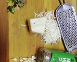 চিজি গার্লিক চিলি টোস্ট (cheesy garlic toast recipe in Bengali) রেসিপি ধাপ - 1 ছবি