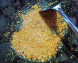 Foto langkah ke 4 dari resep Tumis Jantung Pisang Masak Bumbu Kuning.