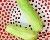 Hình bước làm 2 của món Canh nghêu bí xanh Hàn Quốc