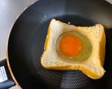 A picture of step 5 of Baseball Sandwich Plate⚾️.