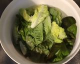 Une image de l'étape 1 de Salade de riz épicé aux tomates, laitue rouge et feta sauce melfor.