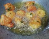 A picture of step 6 of Moong & Urad dal Pakodi.