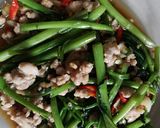 รูปขั้นตอนการทำที่ 5 ของ ผัดผักบุ้งหมูสับ