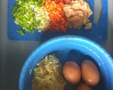 Foto langkah ke 1 dari resep Mini Omelet Mie.