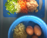 Foto langkah ke 1 dari resep Mini Omelet Mie.