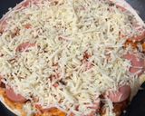 Foto langkah ke 4 dari resep Easy Tortilla Pizza.