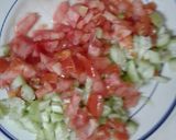 Foto del paso 1 de la receta: Ensalada de tomate y pepino a la mozzarella. 😋