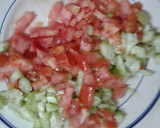 Foto del paso 1 de la receta: Ensalada de tomate y pepino a la mozzarella. 😋
