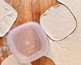 Hình bước làm 2 của món Taco Gà Xé Size Mini
