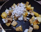 A picture of step 4 of Oler Dalna/ Bengali style Yam Curry.