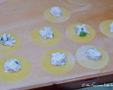 Foto del passaggio 4 della ricetta Ravioloni Baccalà e ricotta su vellutata di patate