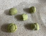 Gambar langkah 2 resipi Donat Teh Hijau (Matcha Doughnuts).