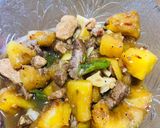 Hình bước làm 1 của món Thịt ba chỉ kho dứa và coca