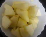 A picture of step 1 of Apple milkshake.