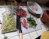 รูปขั้นตอนการทำที่ 1 ของ แกงลาวมะรุมใส่หมู สูตรแม่บ้านปุ๊