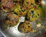 A picture of step 4 of Methi pakora.