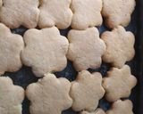 A picture of step 5 of Custard biscuits.