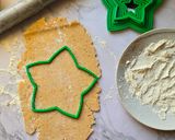 Une image de l'étape 5 de Biscuits Sapin de Noël aux noisettes.