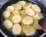 Foto del paso 1 de la receta: Huevos rotos con foie y setas 🇪🇸