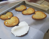 Foto del paso 3 de la receta: Palmera rellena de nata y bañada en fondant😋👍