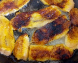 Foto del paso 4 de la receta: Tajadas fritas (plátano maduro)