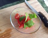 Foto del passaggio 2 della ricetta Tartare di mazzancolle, burrata e insalatina di avocado e datterini