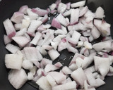 Foto del paso 1 de la receta: Habitas con cebolla y morcillas