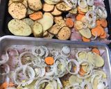 Foto del paso 2 de la receta: Filet de gatuzo al horno con papas, batatas rústicas y cebollas