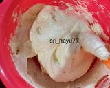 Foto langkah ke 3 dari resep Bolu Susu Marmer Kukus.