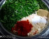 A picture of step 2 of બ્રેડ પાલક પકોડા.