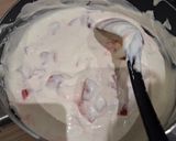 Une image de l'étape 4 de Charlotte aux fraises et framboise.