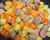Foto langkah ke 1 dari resep Saikoro Beef Japanese Curry.