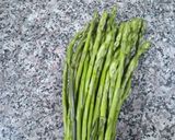 A picture of step 1 of Green Asparagus Omelet.