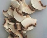 Gombás csirkés tészta recept fázis 1 fotója