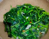 Foto langkah ke 4 dari resep Tumis Kangkung Balacan.