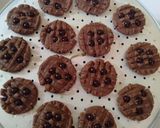 Foto langkah ke 4 dari resep Kue kering choco chips cookies.