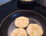 Foto del paso 4 de la receta: Arepa rellena de pollo y frijoles