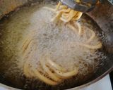 A picture of step 5 of Ratlami sev.