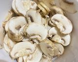 Foto langkah ke 2 dari resep Mushroom Brocoli Potato Cream Soup (mirip Pizza Hut).