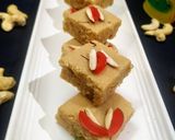 केसरिया सूजी की बर्फी (kesariya suji ki burfi recipe in Hindi) रेसिपी चरण 9 फोटो