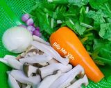 Hình bước làm 1 của món Mì xào tôm rau củ và nấm đùi gà