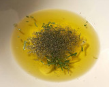 Foto del paso 2 de la receta: Paletilla de cordero al horno, con ajos y romero fresco