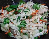Foto langkah ke 4 dari resep Shirataki Goreng Ayam.