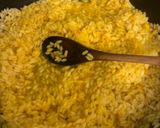 Foto del passaggio 5 della ricetta Risotto salmone affumicato, noci tostate e zeste di limone