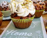 Foto del passaggio 2 della ricetta Cupcakes con panna montata e granella di pistacchi